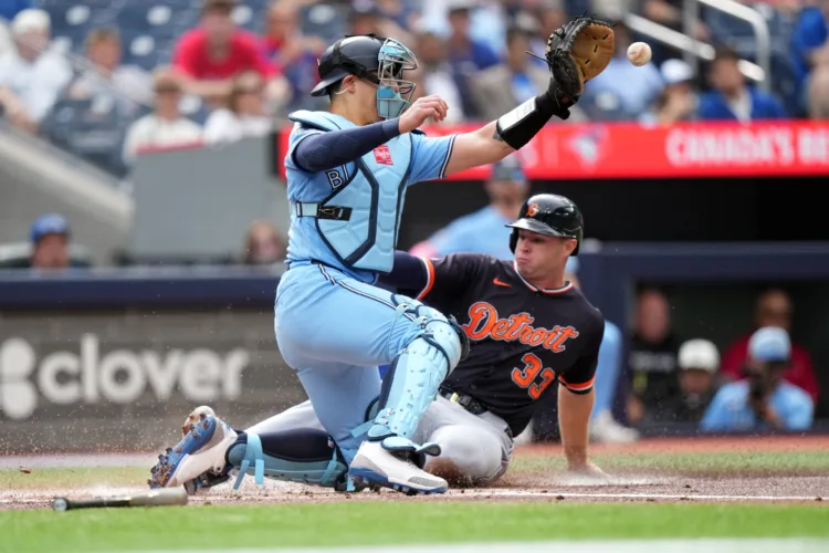 Max Scherzer gets win as Blue Jays beat Tigers 5-1 to avoid sweep, end Detroit's winning streak at 6